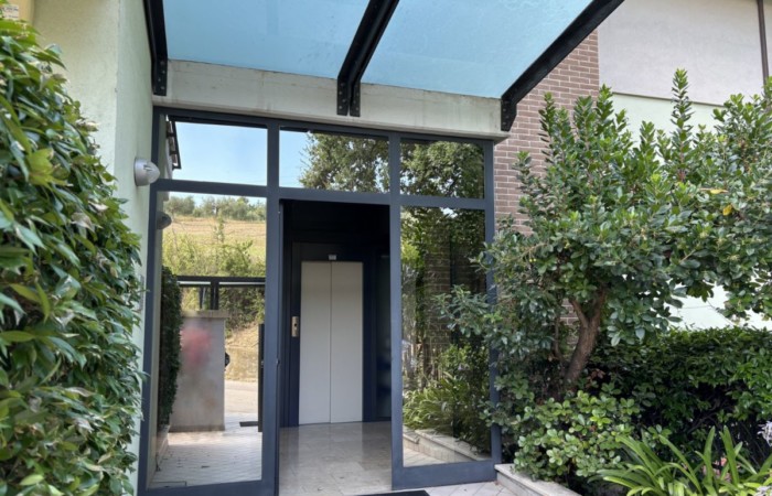Luxury furnished duplex apartment with garden and garage in Sambuceto, near Pescara International Airport - 26
